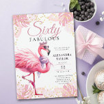 Convite 60 e Fabuloso Flamingo Rosa Funny 60º Aniversário<br><div class="desc">Precisa de ideias de 60 anos para mulheres? Um flamingo rosa brilhante, engraçado e fofo, com gritos nos tornozelos, uma tiara e um escaravelho roxo fabuloso no pescoço é uma maneira fabulosa de anunciar um convite de 60 anos para uma mulher fabulosa que faz 60 anos! Penas lisas pintadas em...</div>