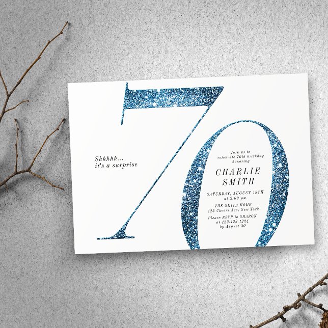 Convite 70 de aniversário de brilho azul moderno minimalis (Modern minimalist faux blue glitter 70th birthday invitation)