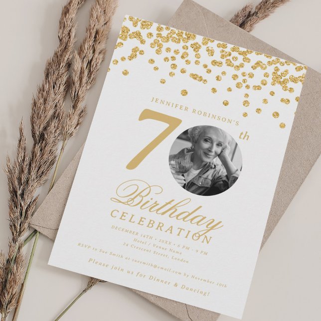 Convite 70 de Foto Elegante Noite Dourado Confetti (Elegant Photo 70th Birthday Gold Confetti Invitation)