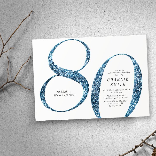 Convite 80 de aniversário de brilho azul moderno minimalis (Modern minimalist faux blue glitter 80th birthday invitation)