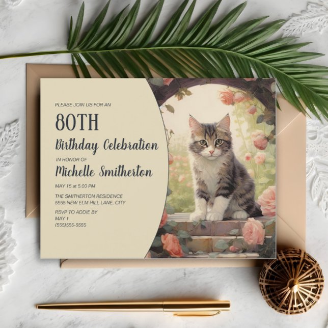 Convite 80 de Arco Branco da cinza de  (Cute gray and white kitten 80th birthday party invitation for women.)