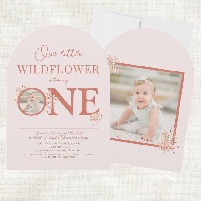 Convite A laranja do nosso pequeno primeiro aniversario de (Our Little Wildflower is turning ONE - 1st Birthday Invitation with photo of baby girl)