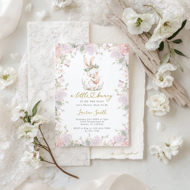 Convite A little Bunny Is On The Way Baby Shower (Criador carregado)