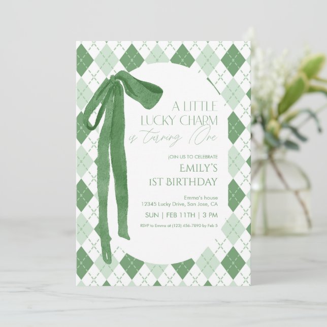 Convite A Little Lucky Charm Is Turning One Invitation (Em pé/Frente)