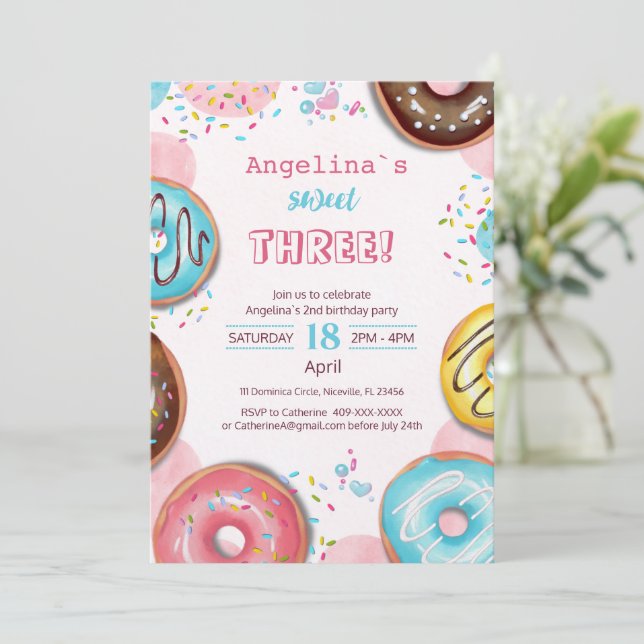 Convite A vibrant birthday invitation with donuts.  (Em pé/Frente)