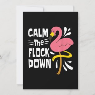 Convite Acalme o Rebanho Abaixo do Flamingo Rosa Engraçado