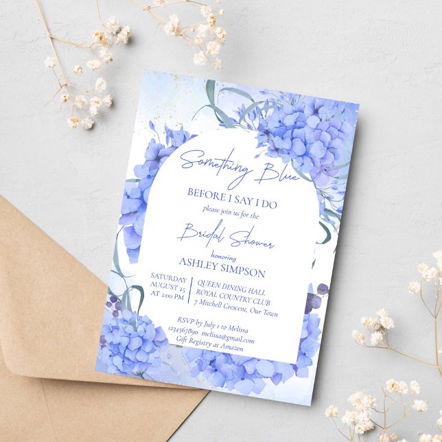 Convite Algo azul hydrangeas elegante chá de panela (Something blue hydrangeas bridal shower invitation template, elegant modern casual script)