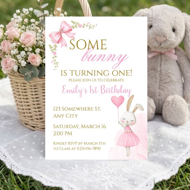 Convite Algum Coelhinho é uma Bailarina Coquete Rosa de Pr (Some Bunny is Turning One 1st Birthday Invitation. Floral pink bunny theme, easy to edit.)
