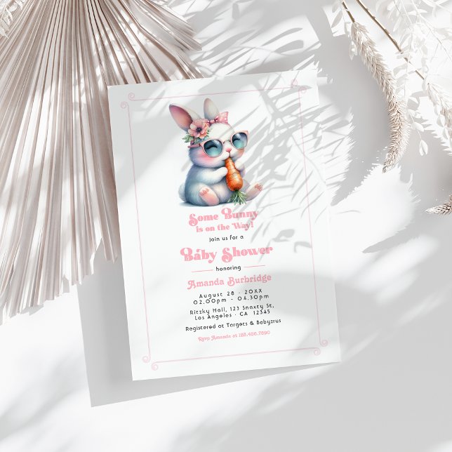 Convite Algum Coelhinho Está a Caminho Chá de Bebê (Some Bunny Is On the Way Baby Shower Invitation)