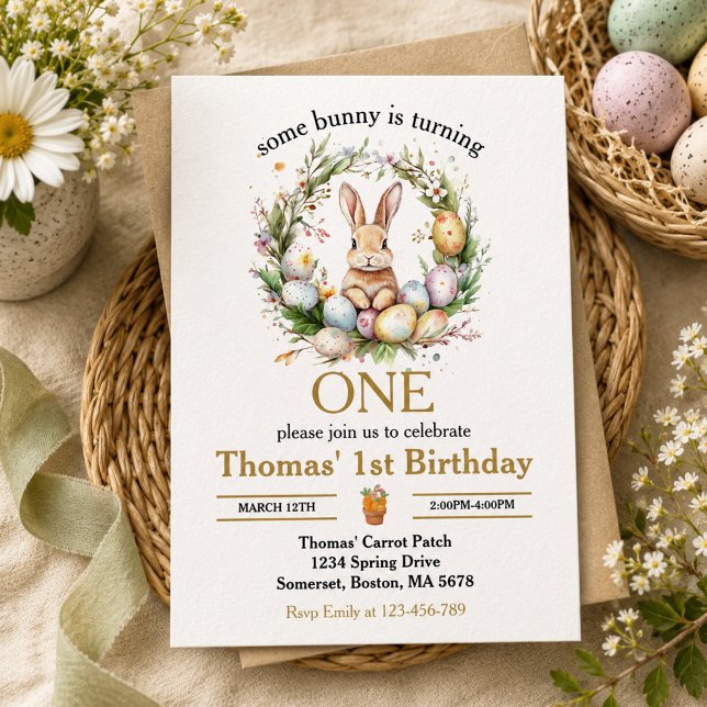Convite Algum coelho de Páscoa está fazendo um 1º aniversá (Some easter Bunny Is Turning one 1st birthday Invitation)
