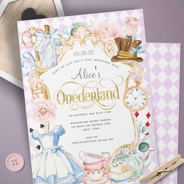 Convite Alice mad hatter maravilha da terra primeiro anive (Alice in Onederland, Girl 1st birthday invitation. Cute purple pastel birthday invite.)