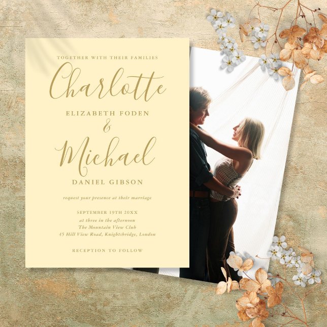Convite Amarelo de Botão-de-ouro E Casamento de Foto com G (Buttercup Yellow And Gold Script Photo Wedding Invitation)
