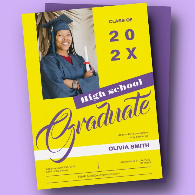 Convite Amarelo e Roxo Festa de Formatura com Foto Moderna (Yellow & Purple Modern Photo Graduation Party Invitation, Class of 2026)
