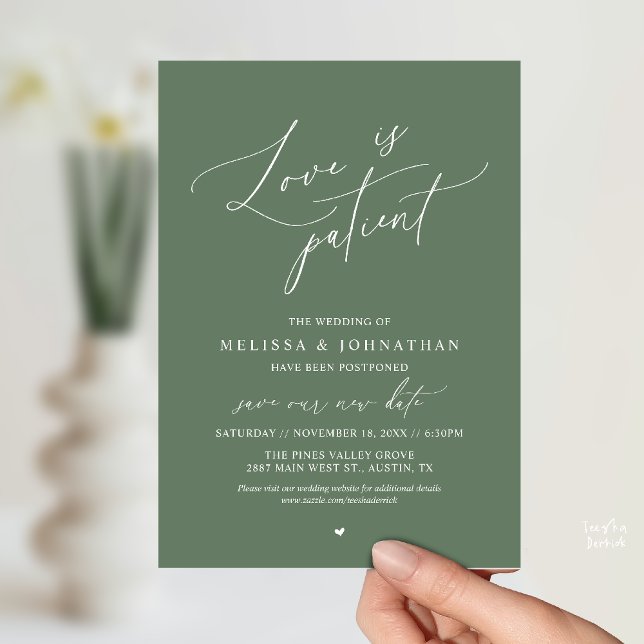 Convite “Amor é Paciente” Alteração de data do casamento a (“Love Is Patient” Wedding Postpone Announcement Date Change Card in Sage Green)