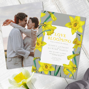 Convite Amor florescente foto amarela do daffodilo casamen