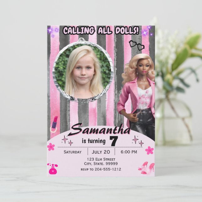 Convite Aniversário da Boneca da Moda Afro-Americana (Em pé/Frente)