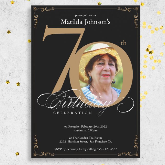 Convite Aniversário da Caligrafia Elegante Dourada 70 Blac (Black Gold Elegant Photo 70th Birthday Party Invitation)