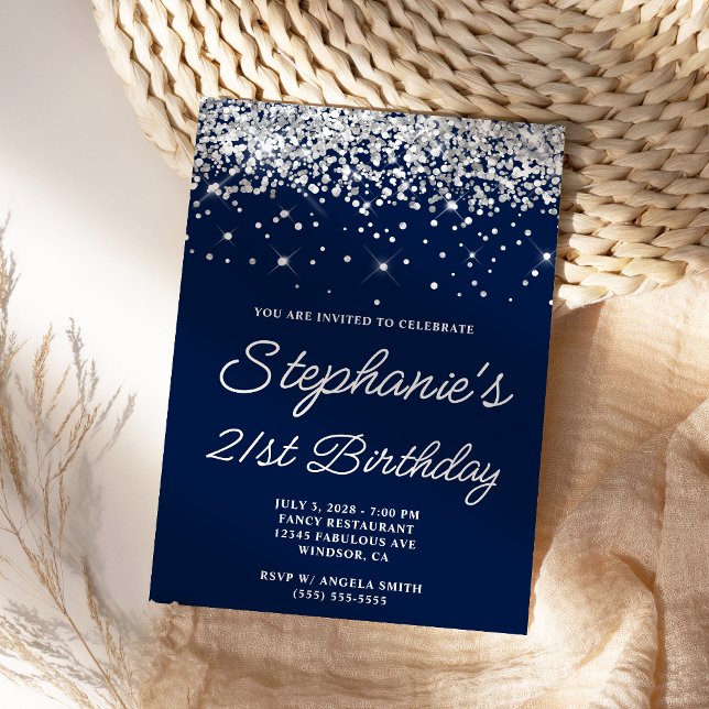 Convite Aniversário de 21 anos Azul-Meia-Noite de Silver G (Navy blue and silver glitter birthday invitation.)