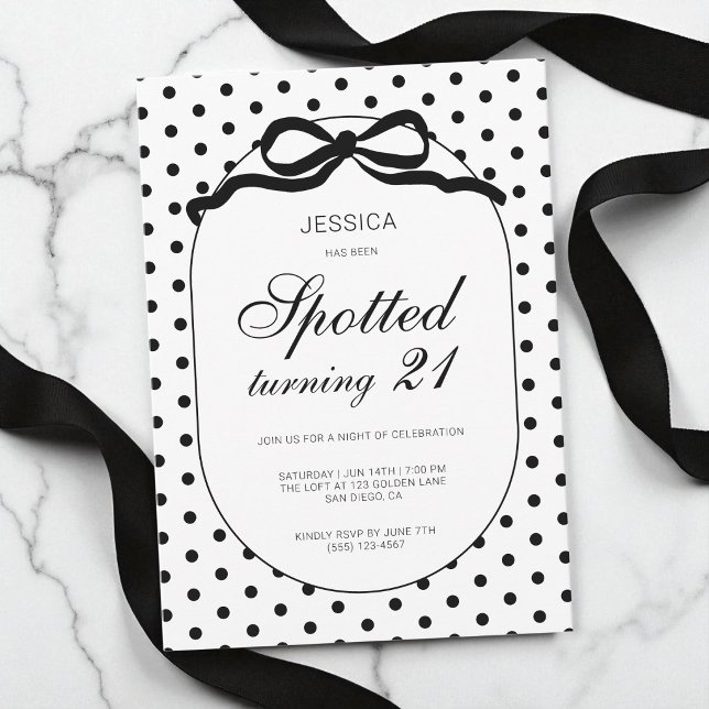 Convite Aniversário de 21 anos com laço preto de bolinhas (Polka Dot Black Bow Spotted Turning 21st Birthday Invitation)