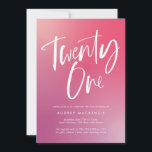 Convite Aniversário de 21 anos de Caligrafia do Ombre Púrp<br><div class="desc">Aniversário de 21 anos de Caligrafia de Ombre Púrpura rosa apresenta uma caligrafia moderna num fundo de gradiente brilhante e colorido.</div>