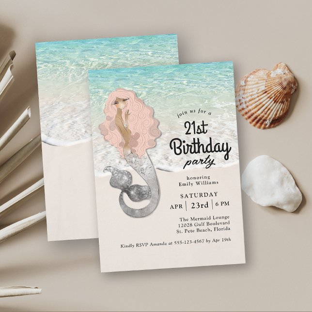 Convite Aniversário de 21 anos do Tema da Mermaid Beach (Celebrate a 21st birthday in retro beach style with this mermaid birthday party invitation.)