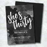 Convite Aniversário de 30 anos branco preto<br><div class="desc">Diversão Girly Watercolor Black Silver e White aniversário de 30 anos Invitation. Você pode mudar para qualquer ano de aniversário! 30, 40, 50 ou mesmo para outros eventos! Vamos comemora que ela tem trinta anos com este convite elegante, mas feminino, preto e branco ou prata e trinta festas de aniversário....</div>