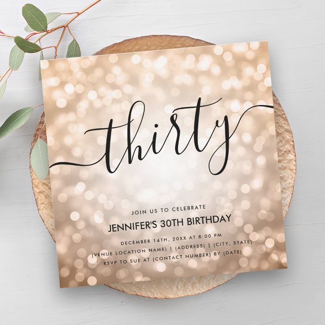 Convite Aniversário de 30 anos de Luzes Leves Douradas do  (Modern Rose Gold Glitter Lights 30th Birthday Invitation)