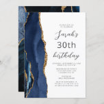 Convite aniversário de 30 anos de Script de Agate Dourado<br><div class="desc">A borda esquerda deste elegante convite de aniversário moderno apresenta uma marinho azul de aquarela agata borda aparada com brilho dourado. O texto personalizável combina o script dourado e as fontes sans serif em um fundo branco. O verso apresenta um design de agate azul e dourado correspondente.</div>