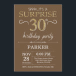 Convite aniversário de 30 anos de surpresa e brilho Dourad<br><div class="desc">aniversário de 30 anos surpresa com o plano de fundo marrom e Dourado. Aniversário Adulto. Homens ou Mulheres no Dia Convidam. Qualquer idade.
Para mais personalização,  clique no botão "Personalizar" e use a ferramenta design para modificar este modelo.</div>
