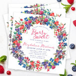 Convite Aniversário de 30 anos de Verão Rustic Boho Berry<br><div class="desc">A tempo do Verão de 2024, a nossa nova marca de Verão de Berry Bliss. A Americana vermelha, branca e azul encontra-se com a Bófia Rústica. Morangos, framboesas e mirtilos de fundo branco criam uma vibração patriótica neste quadro botânico de bagas. Berry Sweet está escrito em um roteiro vermelho divertido...</div>