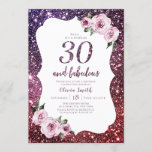 Convite Aniversário de 30 anos floral roxa-borrifada<br><div class="desc">Púrpura brilhante brilha fundo brilhante brilhante e floral cor-de-rosa com script "30 e fabuloso" nos convites de festas central,  elegante e na moda,  aniversário de 30 anos excelente. Papel de acabamento Semibrilho selecionado.</div>