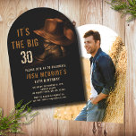 Convite aniversário de 30 anos Foto: Rustic Cowboy Hat Boo<br><div class="desc">aniversário de 30 anos Foto Rustic Cowboy Hat and Leather Boots Invitation apresenta um par de botas de cowboy de couro com chapéu e suas informações personalizadas de convite de festas. Personalize adicionando sua foto favorita no verso. Criado pelo Evco Studio www.zazzle.com/store/evcostudio</div>