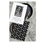 Convite Aniversário de 30 anos Gothic Tarot Negro engraçad<br><div class="desc">Um convite de aniversário de 30 anos no estilo de um cartão de tarô,  com esqueleto,  cupcake de aniversário e vela. Uma vibração oculta gótica engraçada.</div>