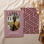 Convite Aniversário de 40 anos de Foto e Assinatura Oval M<br><div class="desc">Convite moderno para aniversário de 40 anos de na moda. Design apresenta uma fotografia oval da aniversariante/rapaz, a elegante inscrição 'QUARTO' com o nome das pessoas no texto de assinatura no topo e um simples modelo de festa de aniversário que é fácil de personalizar com os seus próprios detalhes. As...</div>