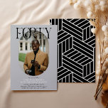 Convite Aniversário de 40 anos de Foto e Assinatura Oval M<br><div class="desc">Convite moderno para aniversário de 40 anos de na moda. Design apresenta uma fotografia oval da aniversariante/rapaz, a elegante inscrição 'QUARTO' com o nome das pessoas no texto de assinatura no topo e um simples modelo de festa de aniversário que é fácil de personalizar com os seus próprios detalhes. As...</div>