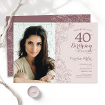 Convite Aniversário de 40 anos de Foto Floral Rosa Elegant<br><div class="desc">Elegante poeirento, cor-de-rosa e convite de festas floral mauve com sua foto na frente do cartão. Design minimalista moderno com desenhos botânicos em destaque e letra de script de tipografia. Simples trendy convida cartão perfeito para uma festa de na moda. Pode ser personalizado para qualquer idade. Impressos convites Zazzle ou...</div>