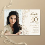 Convite aniversário de 40 anos de Foto Surpresa Elegante D<br><div class="desc">Convite de festas de aniversário de 40 anos de surpresa de creme de ouro floral com sua foto na frente da placa. Elegante design moderno com desenhos botânicos desenhados em destaque e letra de script de tipografia. Simples trendy convida cartão perfeito para uma festa de na moda. Pode ser personalizado...</div>