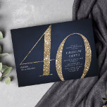 Convite Aniversário de 40 anos de relâmpago de ouro marinh<br><div class="desc">O convite de festas de aniversário de 40 anos minimalista moderno apresenta na moda faux gold glitter number 40 e os detalhes do seu partido em serif clássico sobre fundo azul marinho, simples e elegante, convite para o aniversário do marco de surpresa do excelente. a cor de fundo pode ser...</div>