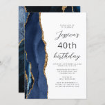 Convite aniversário de 40 anos de Script de Agate Dourado<br><div class="desc">A borda esquerda deste elegante convite de aniversário moderno apresenta uma marinho azul de aquarela agata borda aparada com brilho dourado. O texto personalizável combina o script dourado e as fontes sans serif em um fundo branco. O verso apresenta um design de agate azul e dourado correspondente.</div>