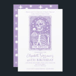 Convite aniversário de 40 anos Gothic Tarot Lavanda<br><div class="desc">Um convite aniversário de 40 anos no estilo de um cartão tarot,  com esqueleto,  cupcake de aniversário e vela,  com a frase: quarenta e diversão para sempre,  uma história tarta de bolo,  caos,  e para sempre. Uma vibração oculta gótica engraçada. Disponível no impressão,  como download digital ou ambos!</div>