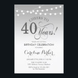 Convite aniversário de 40 anos - Prata branca<br><div class="desc">Convite para aniversário de 40 anos. Elegante design prateado e branco com luzes de cordas de fada e fontes de script. Saúde para 40 anos! Pode ser personalizado em qualquer idade! Envie-me uma mensagem se precisar de mais personalização.</div>