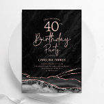 Convite Aniversário de 40 anos Rosa preto agate<br><div class="desc">Convite de festas aniversário de 40 anos de ouro preto e rosa. Elegante design moderno com aquarela agate marble geode background, faux glitter rosa gold e typografia script font. Trendy convida o cartão perfeito para uma comemoração de dia das mulheres na moda. Impressos convites Zazzle ou modelo de impressão digital...</div>
