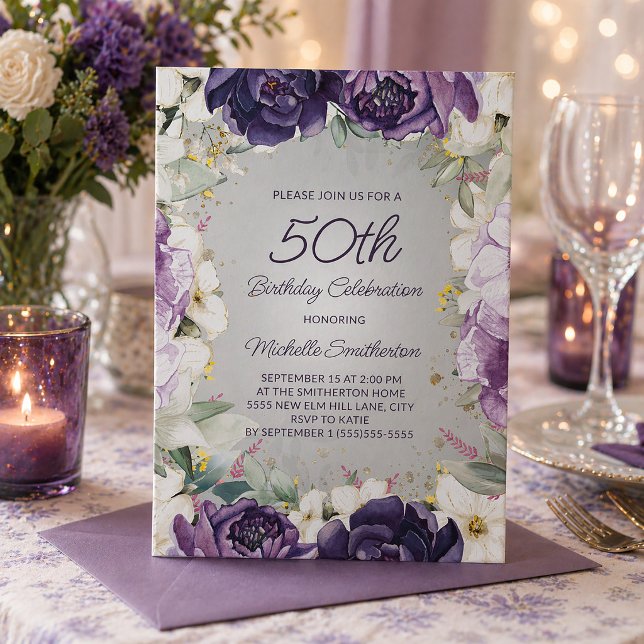 Convite Aniversário de 50 anos com Brilho Floral Roxa e Br (Elegant purple and white watercolor floral 50th birthday party invitation)