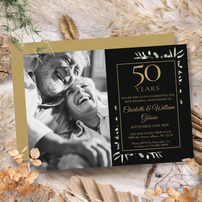Convite Aniversário de 50 anos de Casamento Foto Preto Dou (50th Wedding Anniversary Black Gold Greenery Photo Invitation)