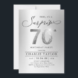 Convite Aniversário de 70 de surpresa adulta com brilho pr<br><div class="desc">Moderno Shhh, é uma convite de aniversário surpresa que apresenta um roteiro de na moda e falso número 70 de cintilação prateada e detalhes de sua festa sobre fundo prateado, simples e elegante, convite de aniversário para homens e mulheres para a surpresa do excelente. a cor preta de fundo pode...</div>