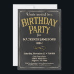 Convite Aniversário de Chalkboard Convocação Homem Adulto<br><div class="desc">Este convite de aniversário divertido apresenta um fundo do quadro de controle com borda de ponto e falso brilho dourado e texto creme. Um belo convite de aniversário unisex para aquele dia especial. Excelente para 20 21rua 30 35º 45º 45º 50º 55º 60º 70 65º 75º 80 85º 90 e...</div>