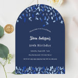 Convite aniversário de confetti marinho Blue<br><div class="desc">Um moderno,  elegante e convite. Um fundo azul marinho decorado com confete azul. Personalize e adicione um nome e detalhes. Texto branco.</div>