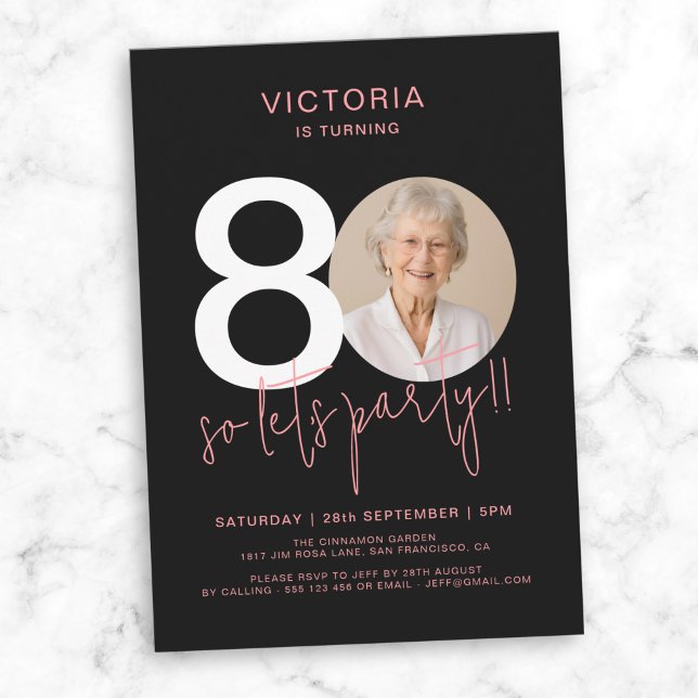 Convite Aniversário do 80 preto-rosa moderno (Modern Black Pink Photo 80th Birthday Invitation)