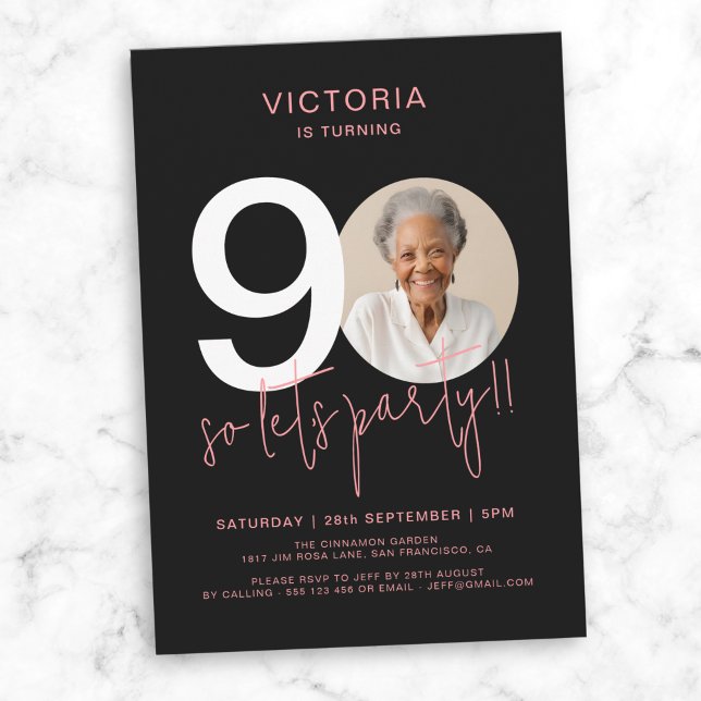 Convite Aniversário do 90 preto-rosa moderno (Modern Black Pink Photo 90th Birthday Invitation)
