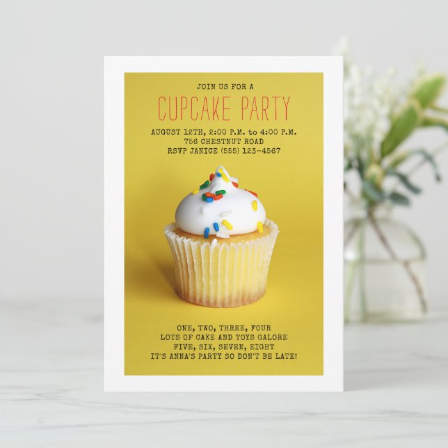 Convite Aniversário do cupcake (Em pé/Frente)